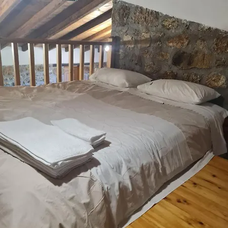 Nyaraló Dimitris-vella *